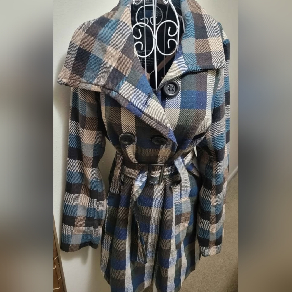 Womans Jacket - Picture 2 of 10